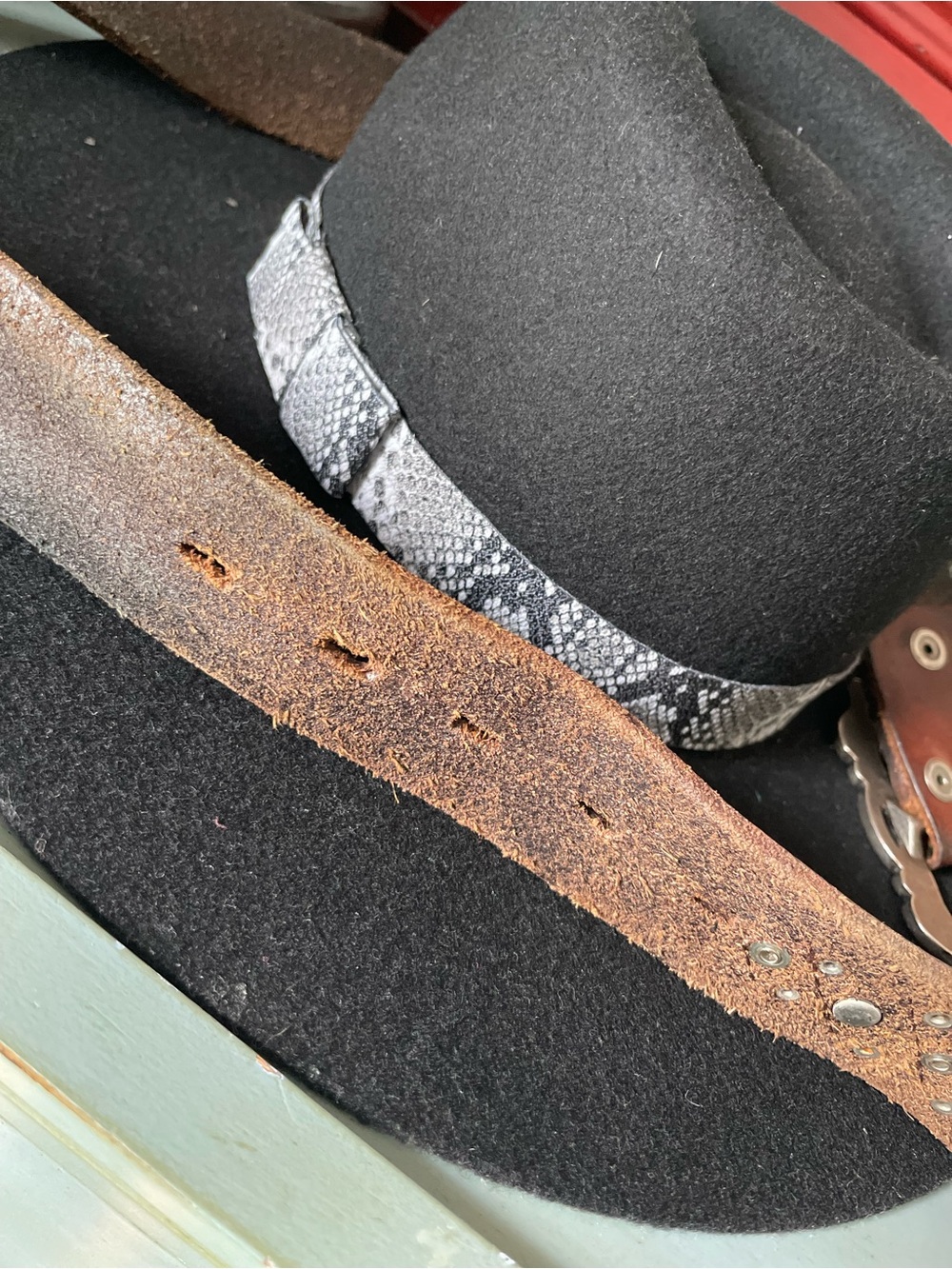 BKE Studded Rhinestone Brown Leather Belt with Ornate Silver Buckle 33-38” - Picture 7 of 7